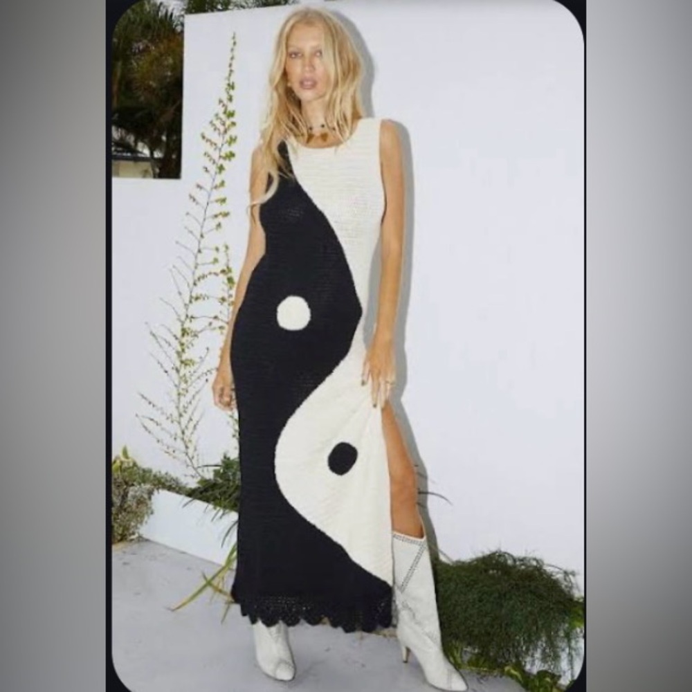CU Yin/Yang Gown - Picture 6 of 6